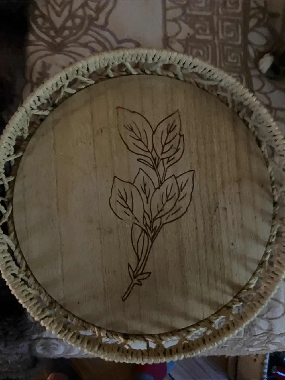 Natural Wood Round Tray with Leaf Engraving - Cream